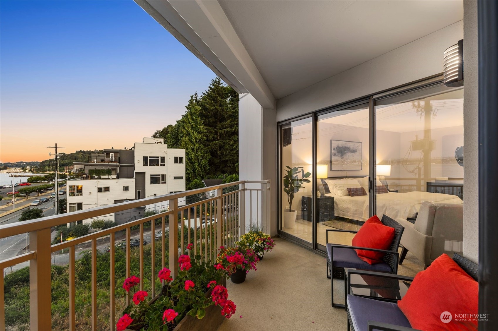 1111 Harbor Avenue SW Unit: 402