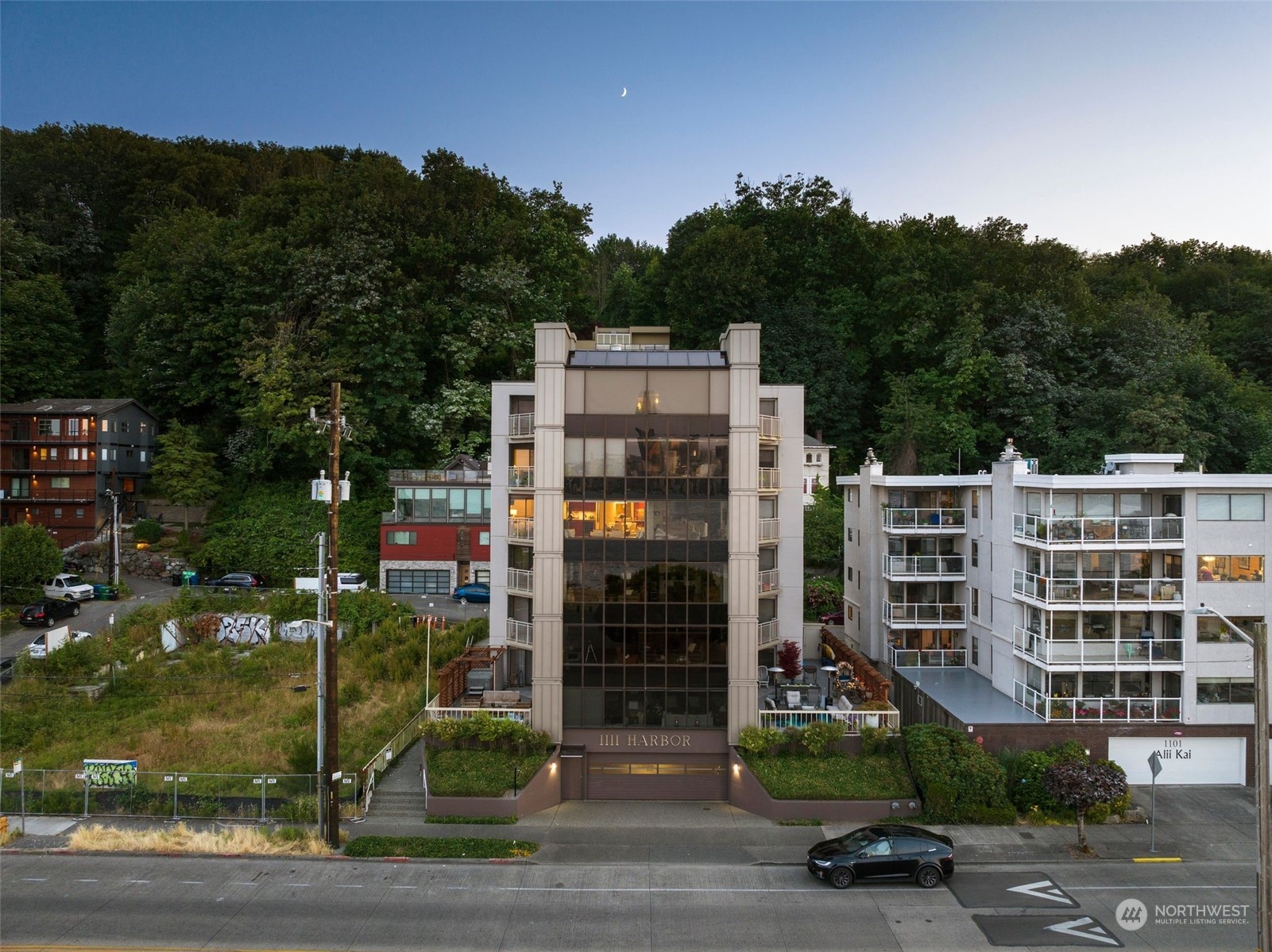 1111 Harbor Avenue SW Unit: 402