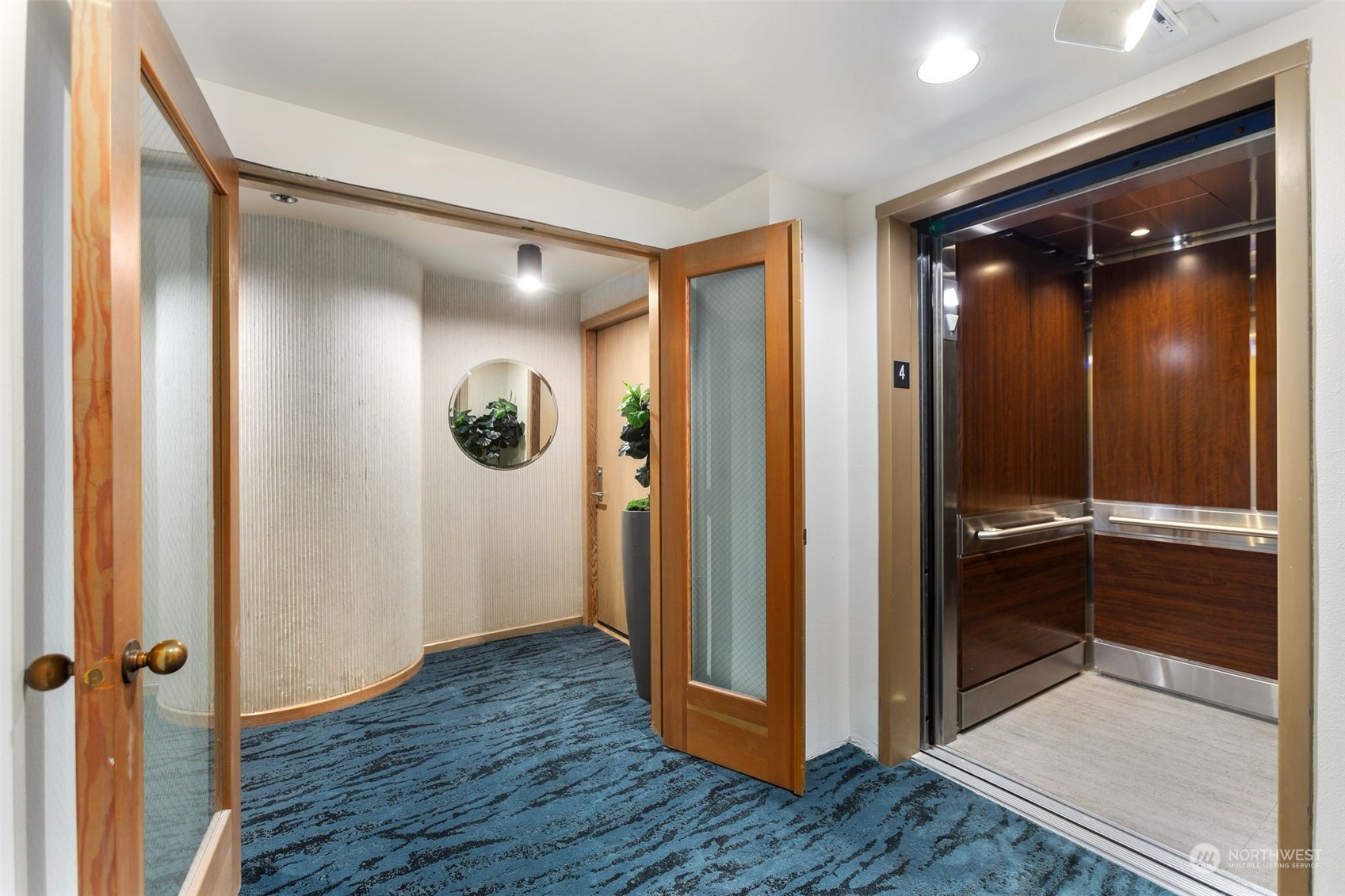 1111 Harbor Avenue SW Unit: 402