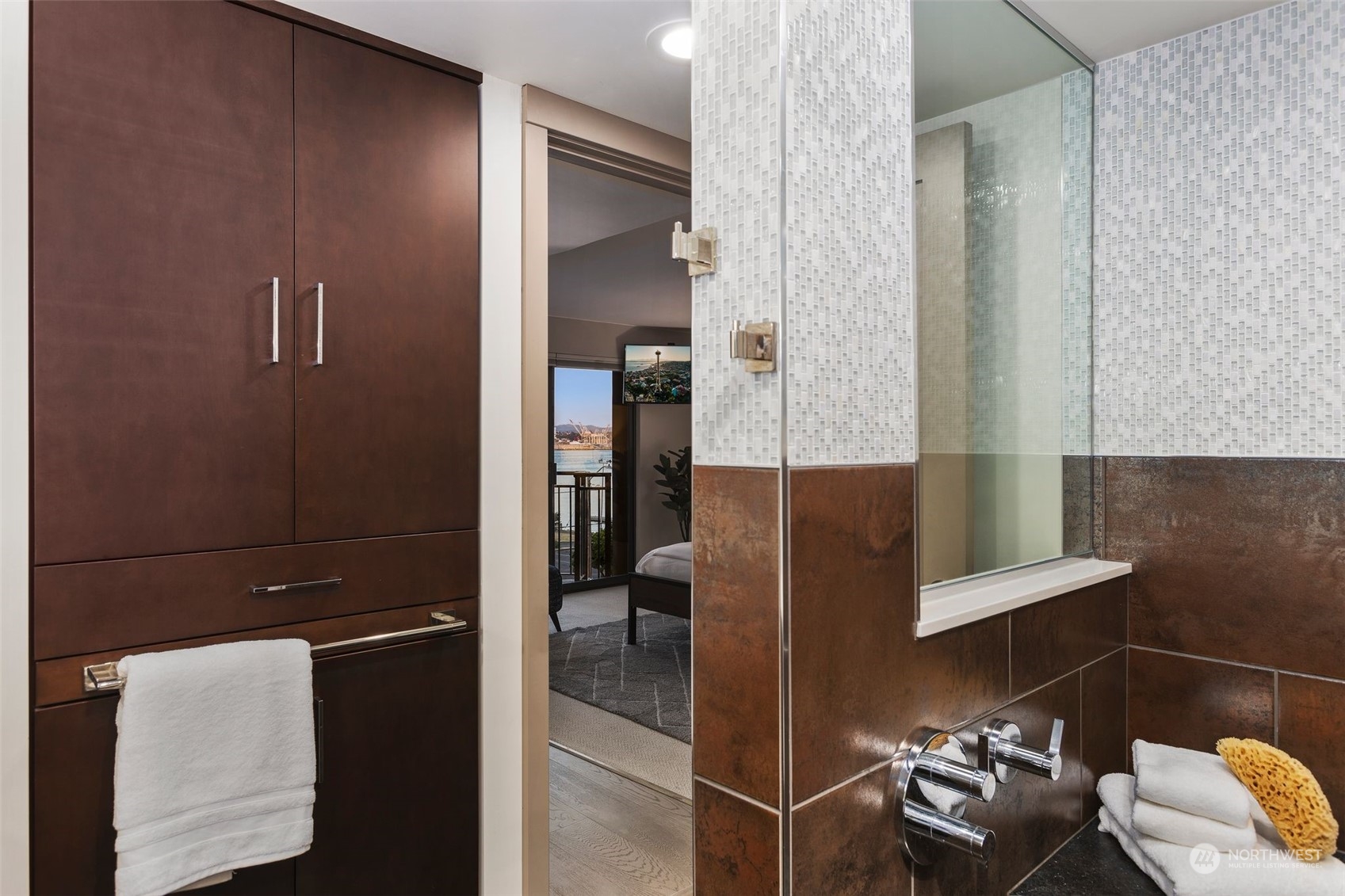 1111 Harbor Avenue SW Unit: 402