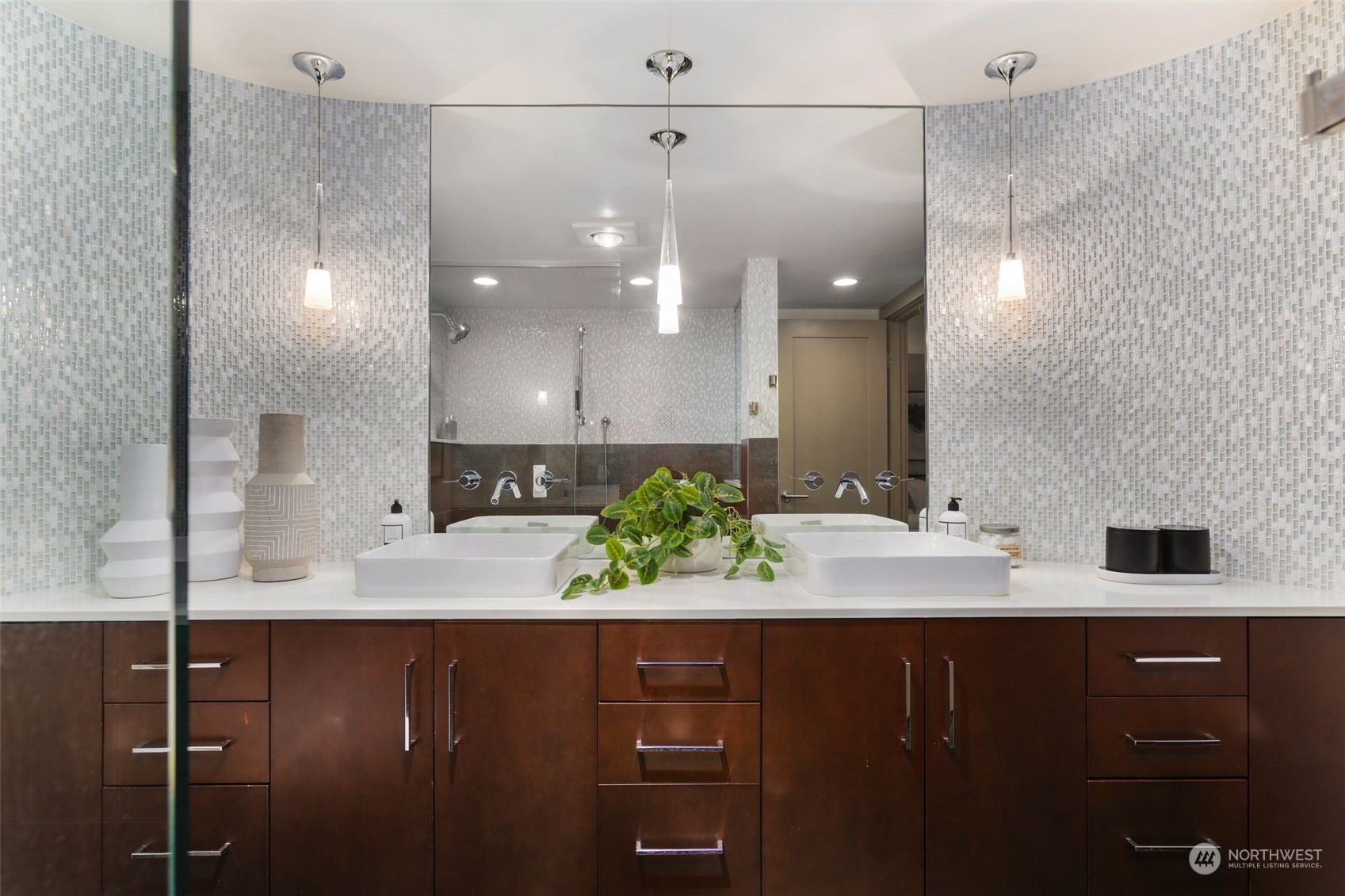 1111 Harbor Avenue SW Unit: 402