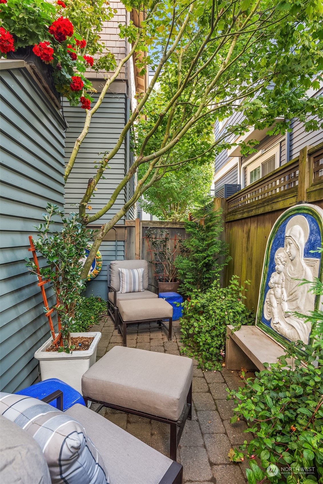 1457 E Mercer Street