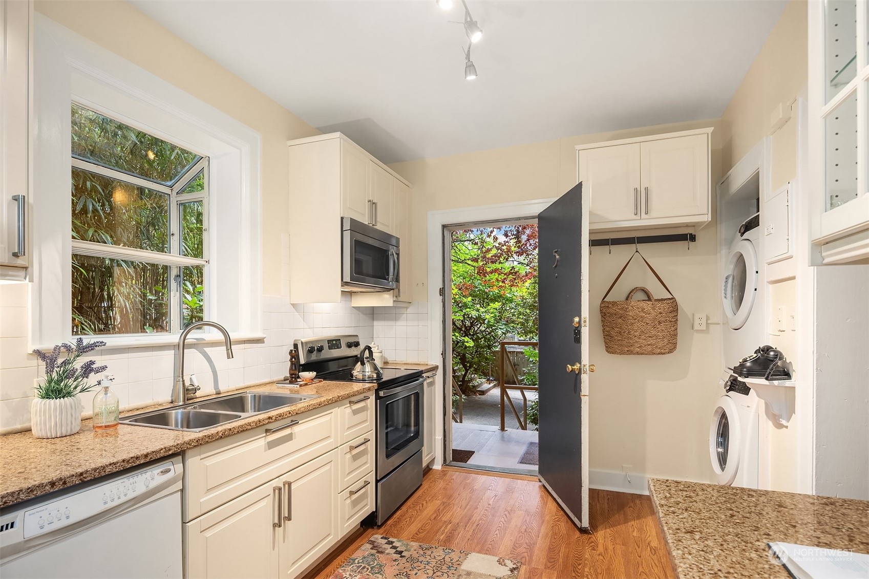 630 13th Avenue E Unit: 5
