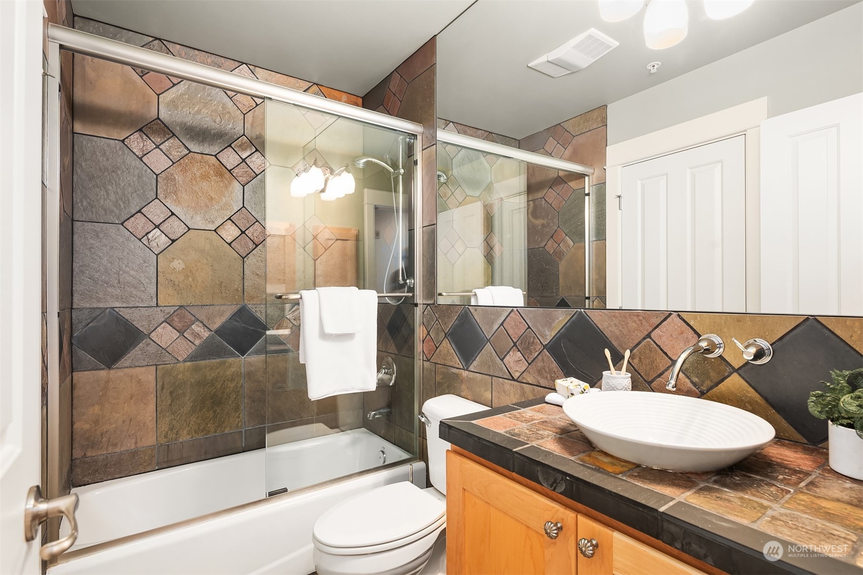 1208 E Republican Street