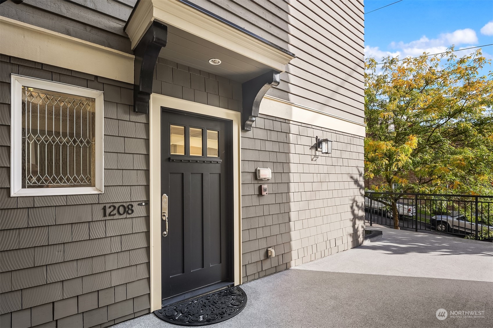 1208 E Republican Street