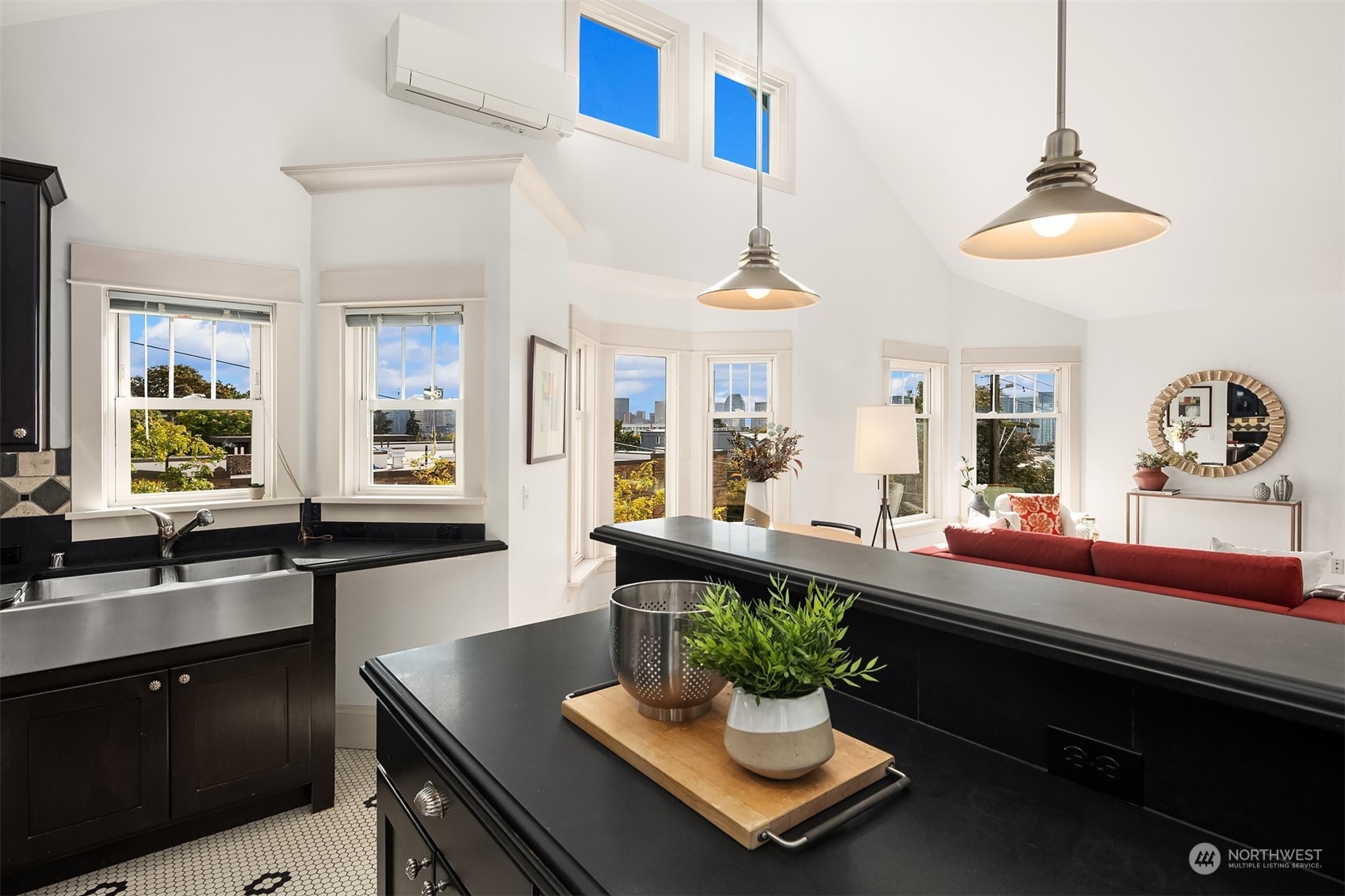 1208 E Republican Street