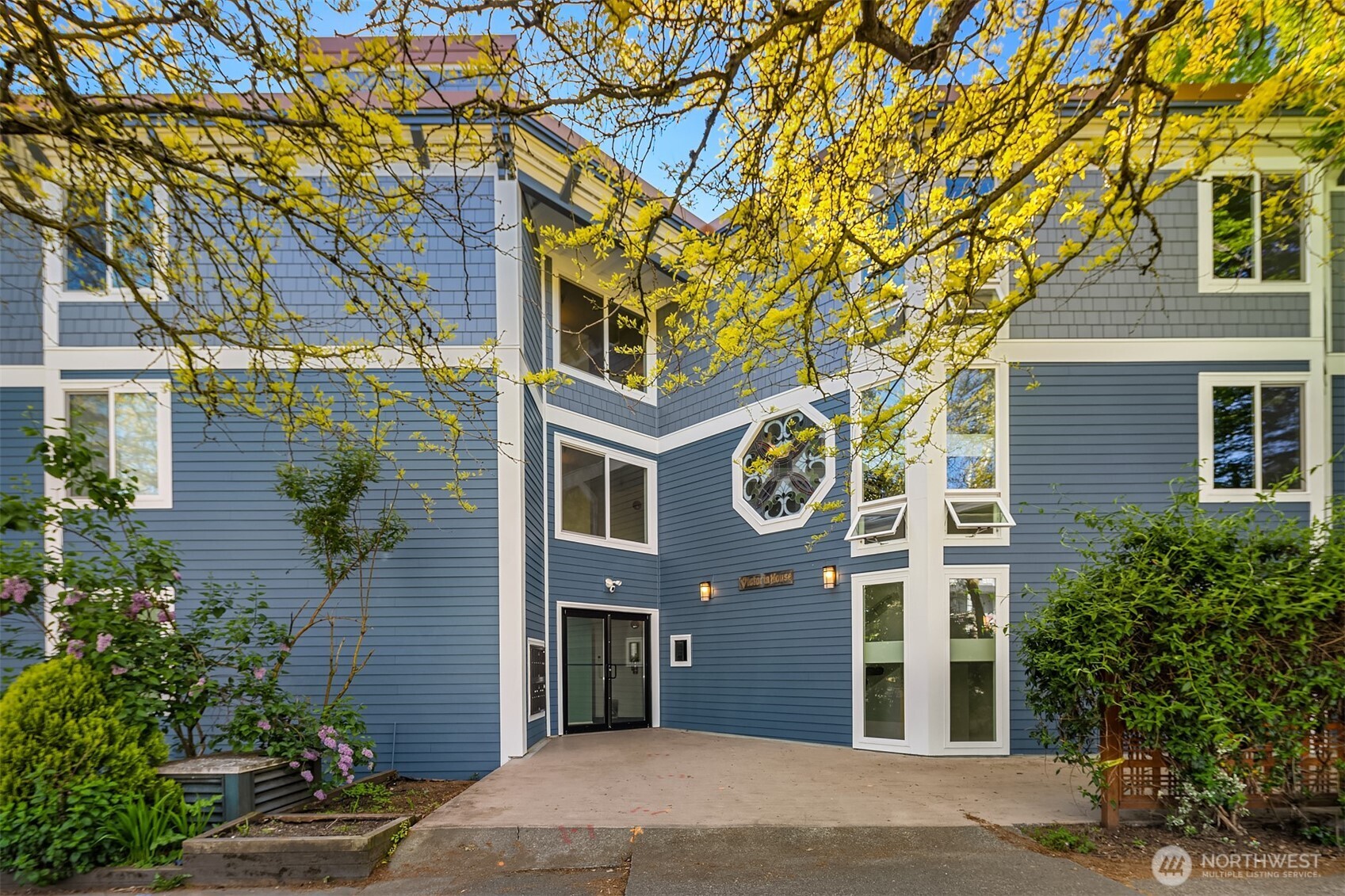 303 13th Avenue E Unit: 202