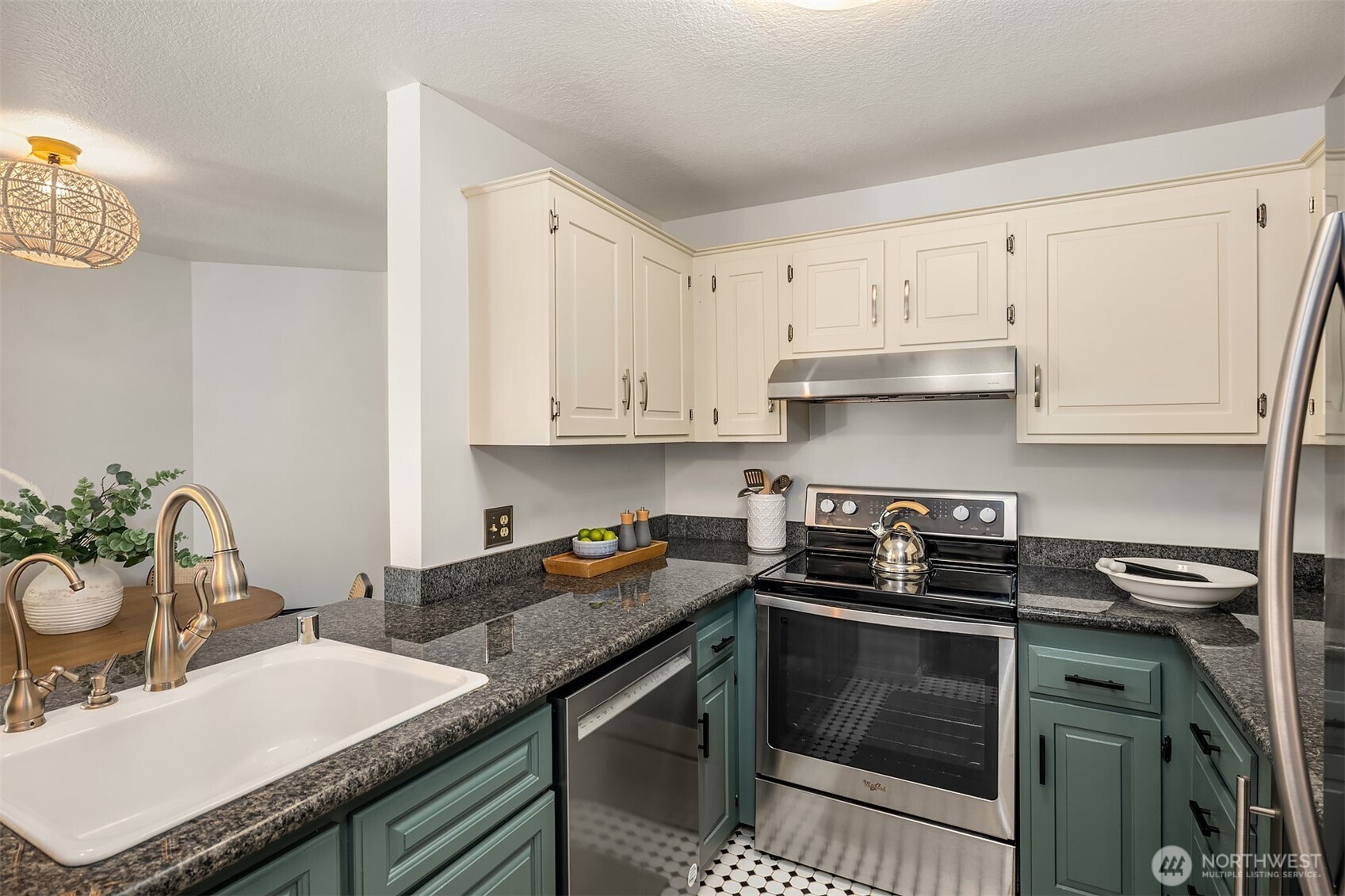 303 13th Avenue E Unit: 202