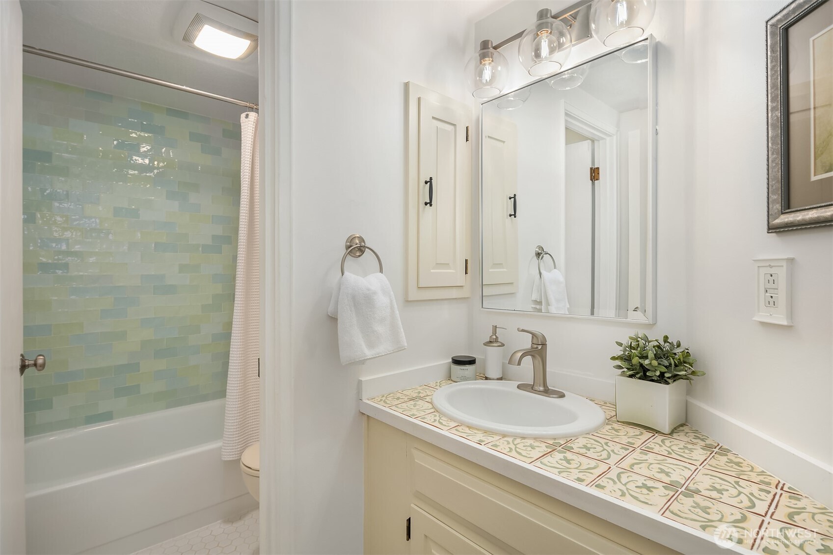 303 13th Avenue E Unit: 202