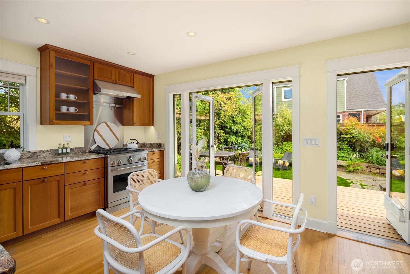 2421 E Calhoun Street