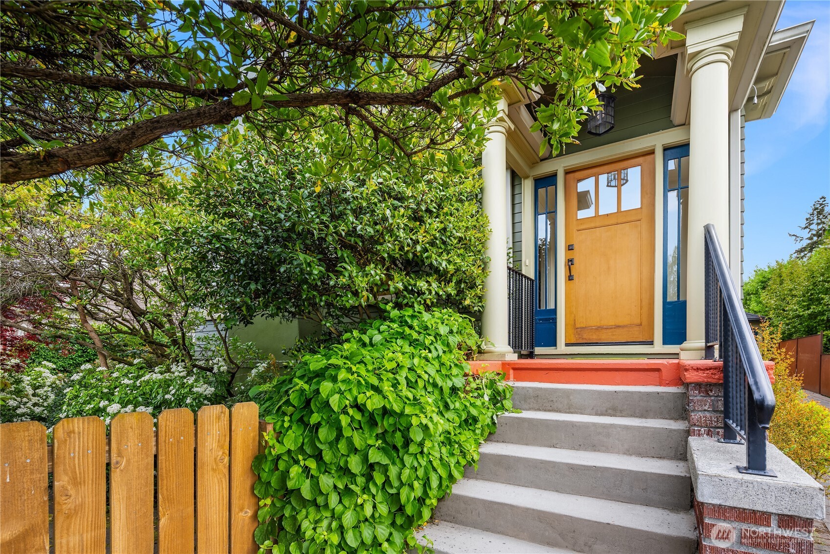2421 E Calhoun Street