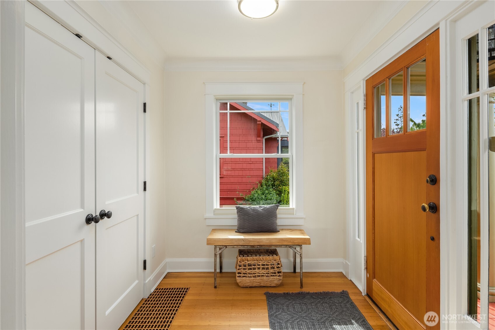 2421 E Calhoun Street