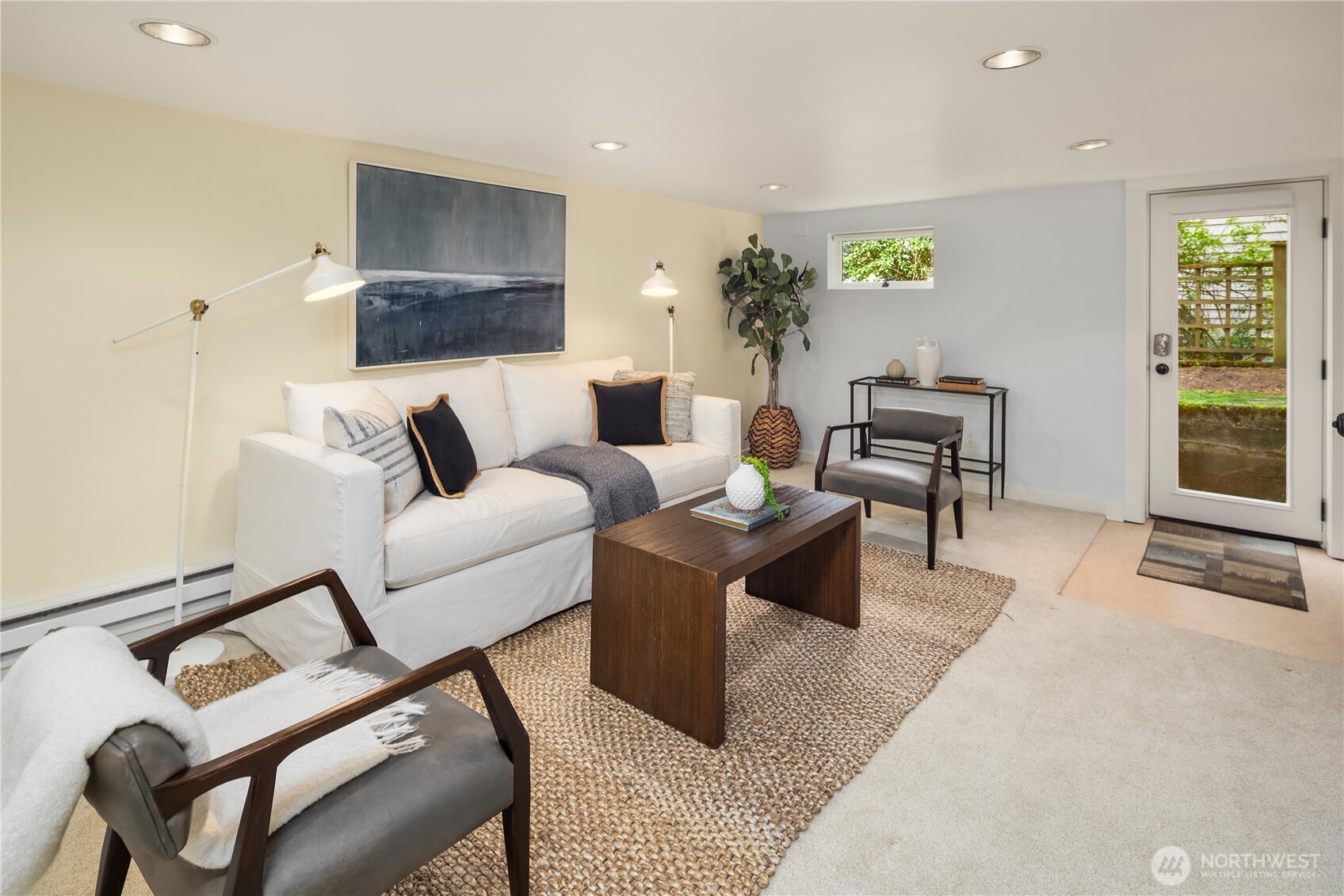 2421 E Calhoun Street