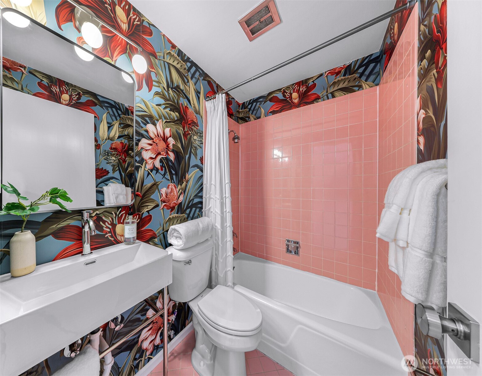 1600 43rd Avenue E Unit: 206