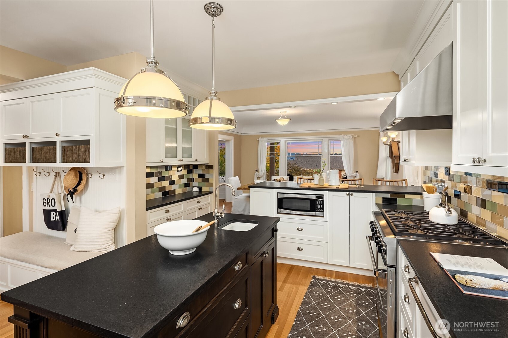 3333 Cascadia Avenue S