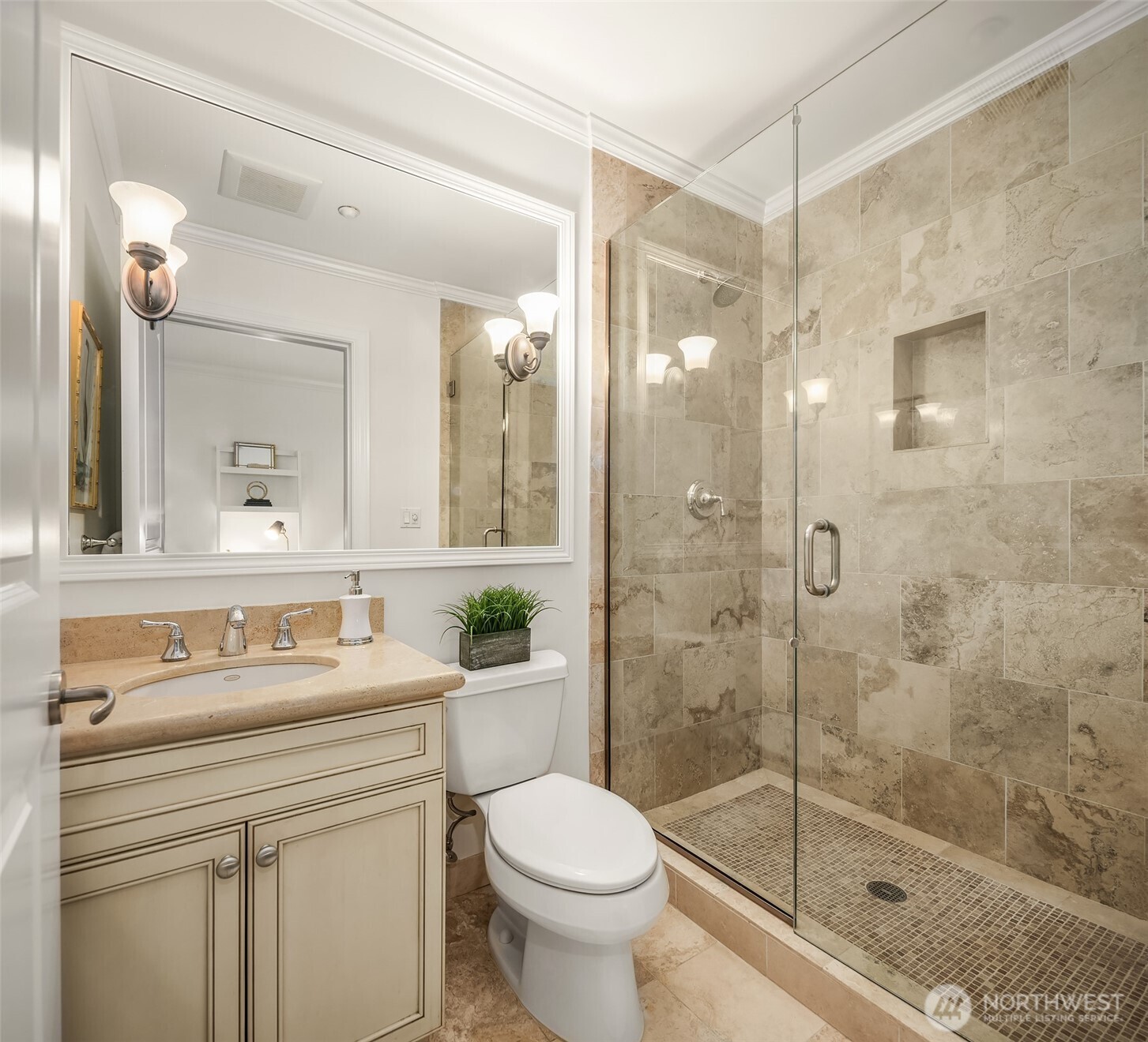 726 Boylston Avenue E Unit: 5