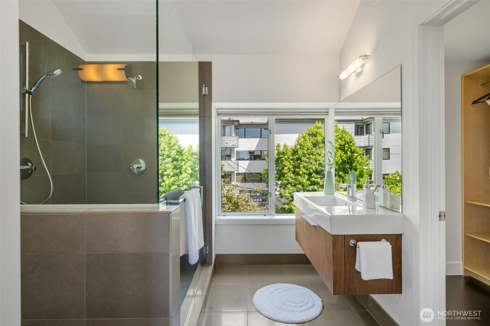 307 14th Avenue E Unit: B