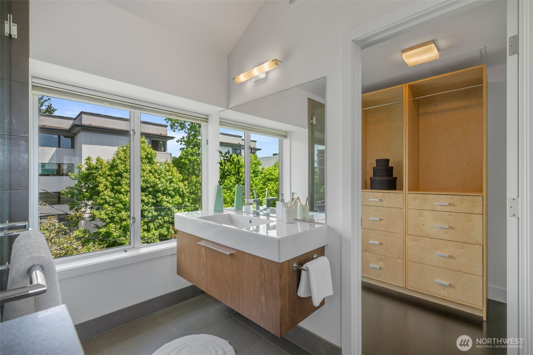 307 14th Avenue E Unit: B