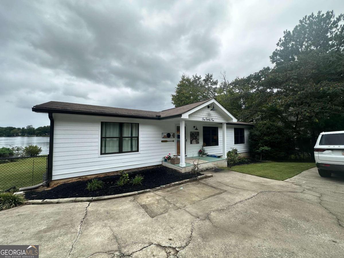 125 Honeysuckle Road NW