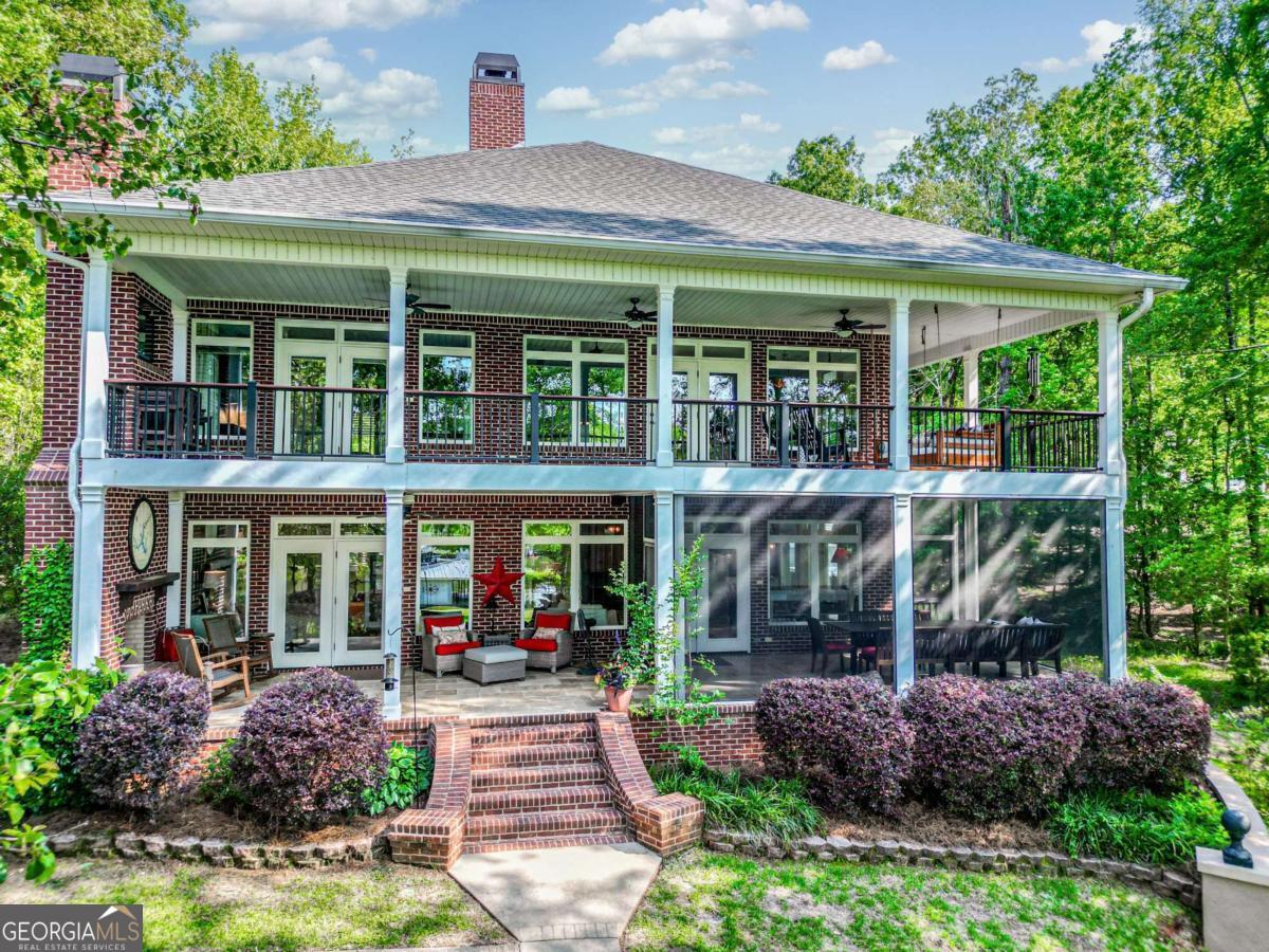 67 Mariners Drive NE