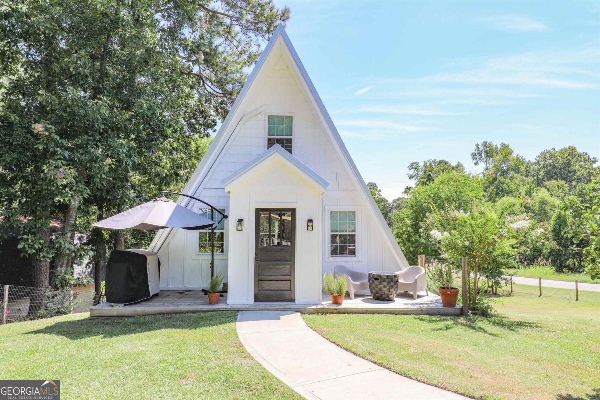 101 NW Harriett Circle