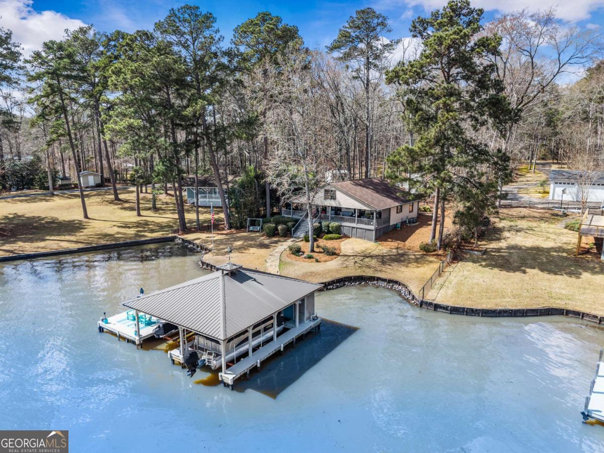 142 SE Dogwood Drive