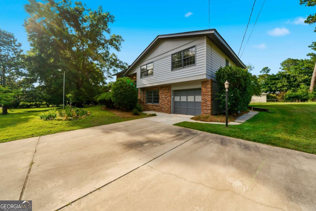 1733 Cedarwood Road