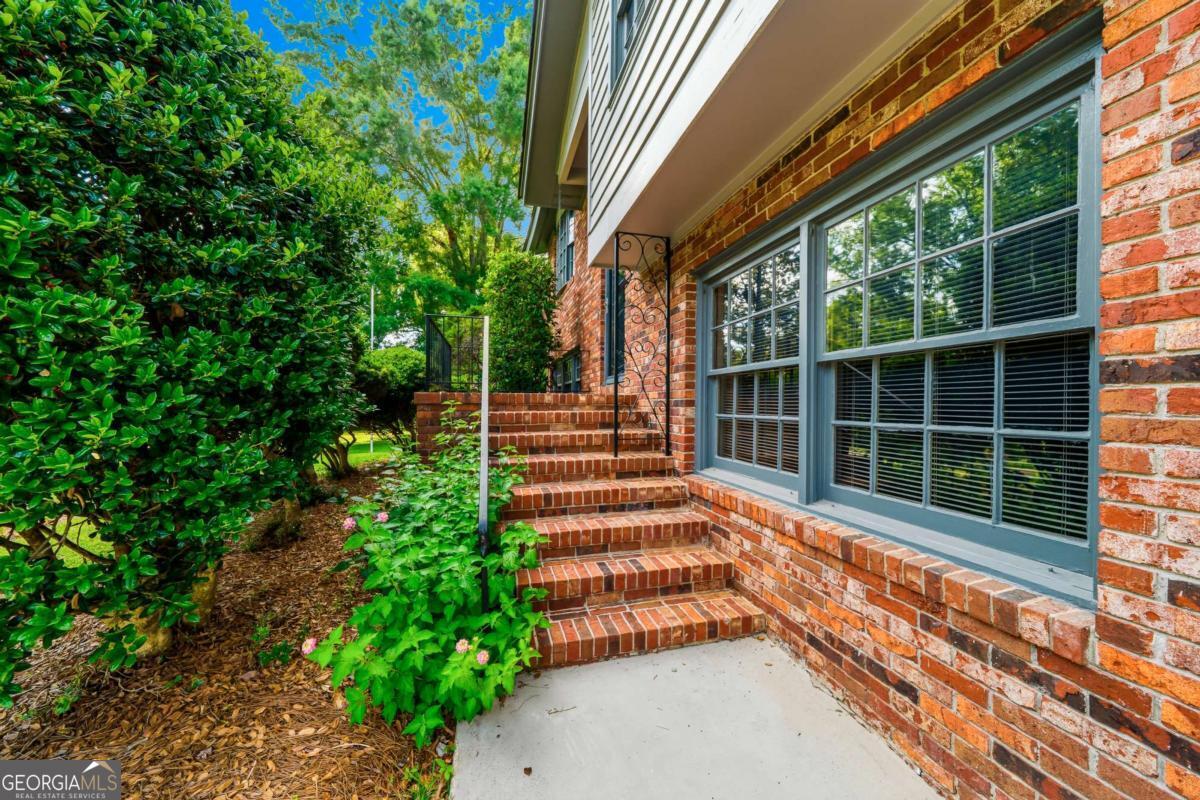 1733 Cedarwood Road