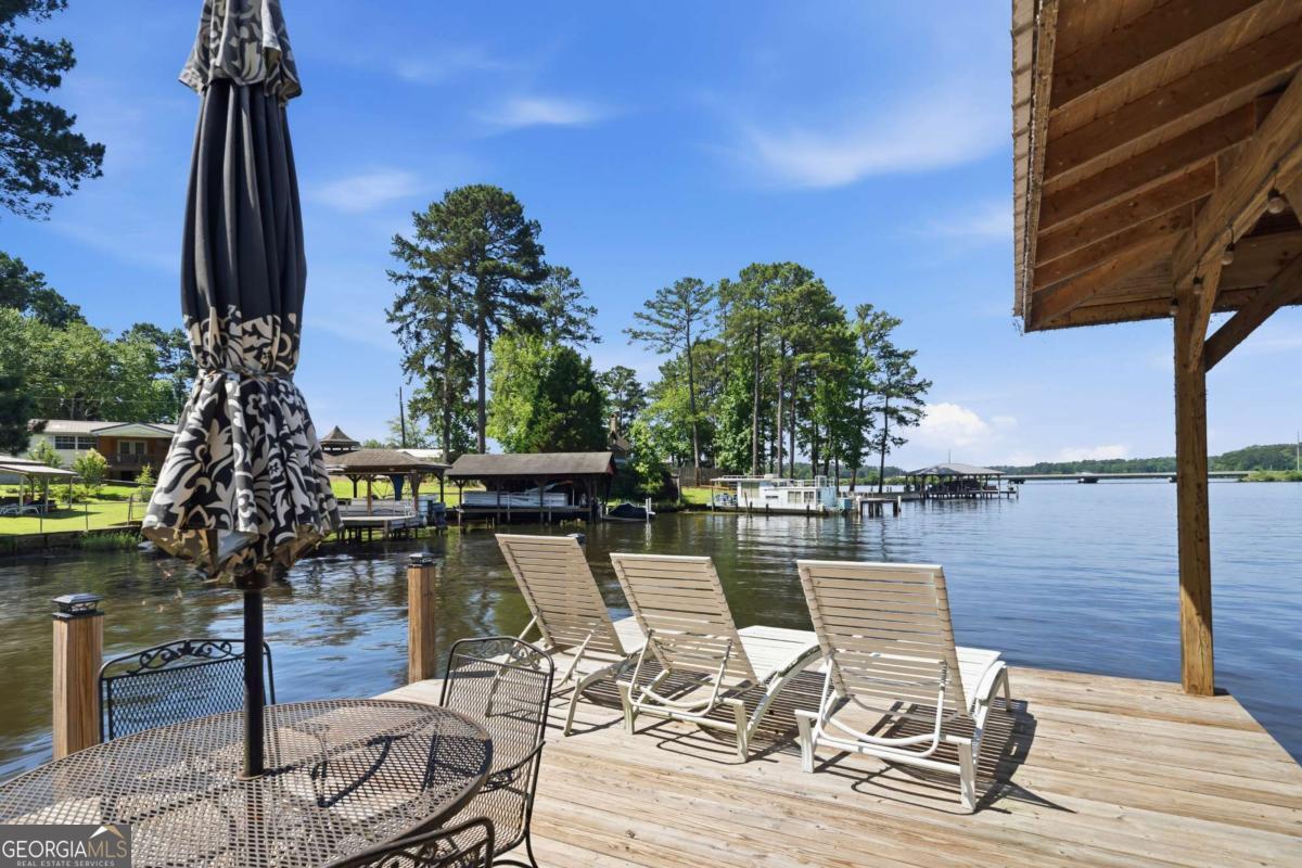 112 Cannon Point Rd SE