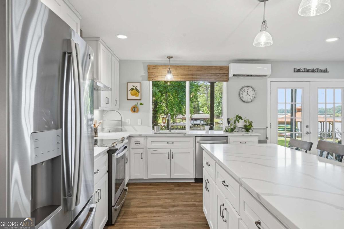 112 Cannon Point Rd SE