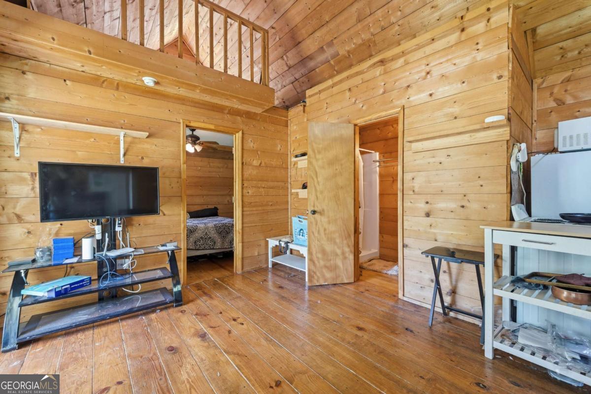 112 Cannon Point Rd SE