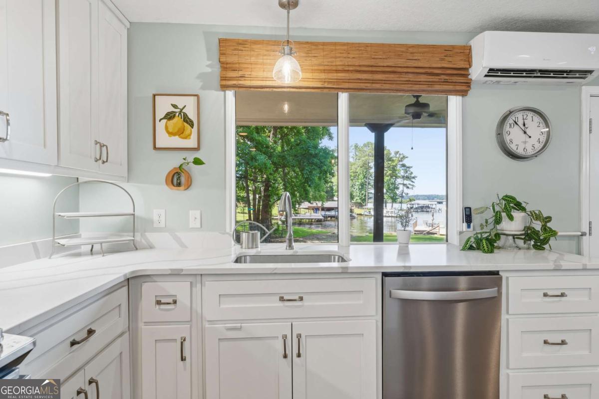 112 Cannon Point Rd SE