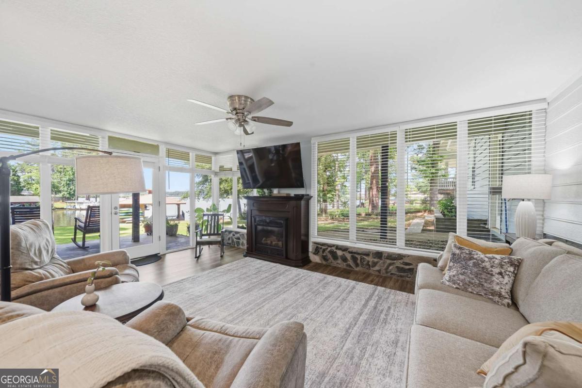 112 Cannon Point Rd SE
