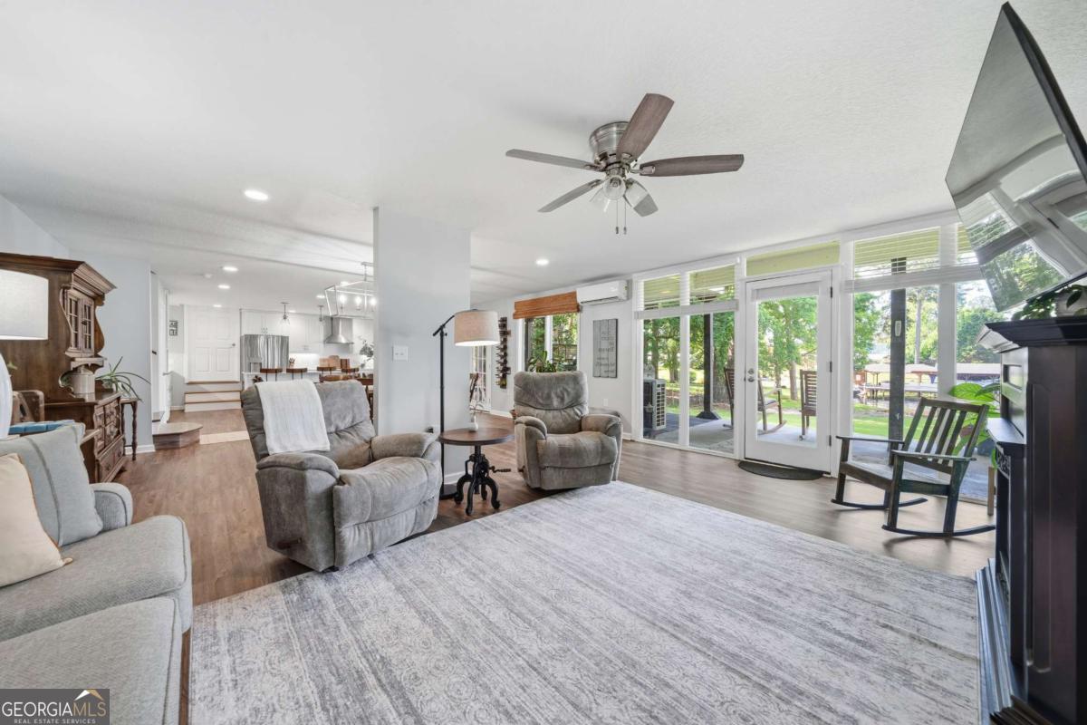 112 Cannon Point Rd SE