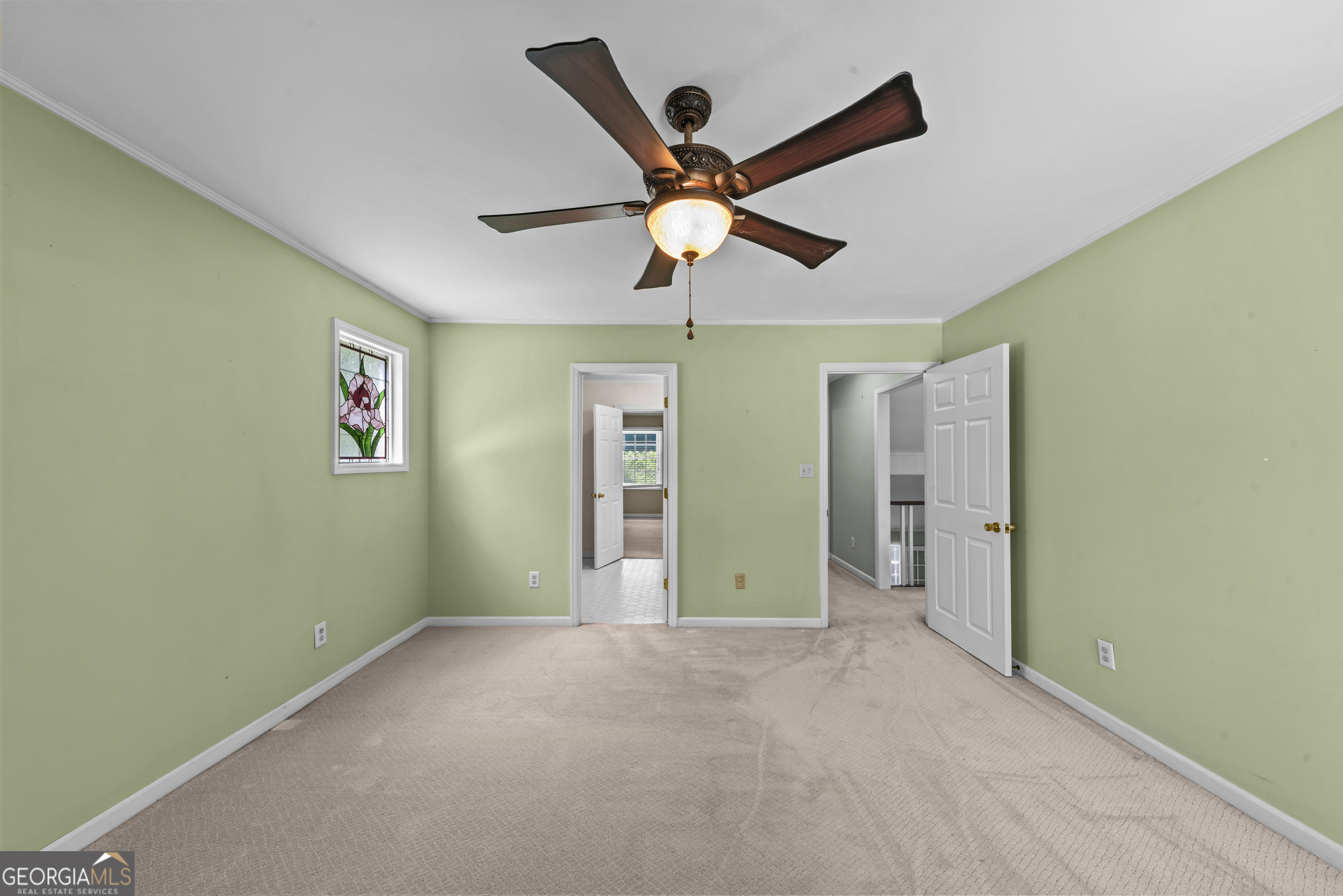 221 Commodore Dr NW