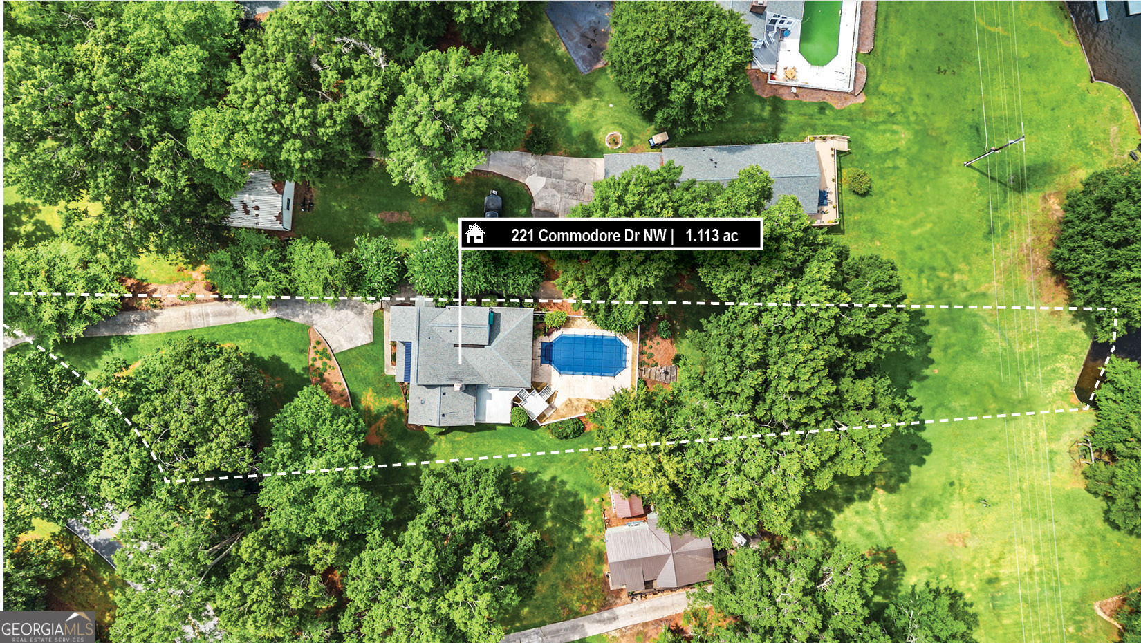221 Commodore Dr NW