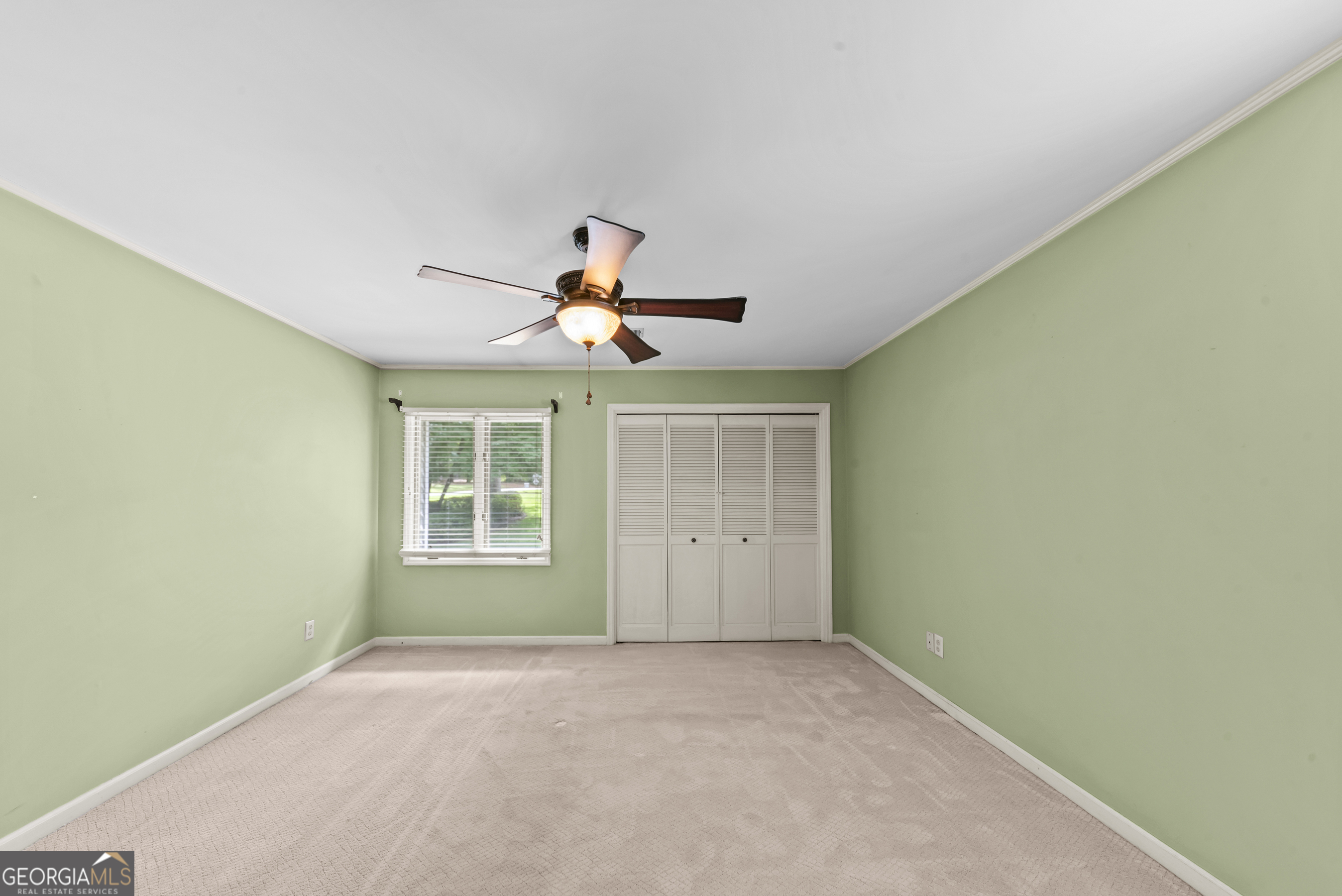 221 Commodore Dr NW