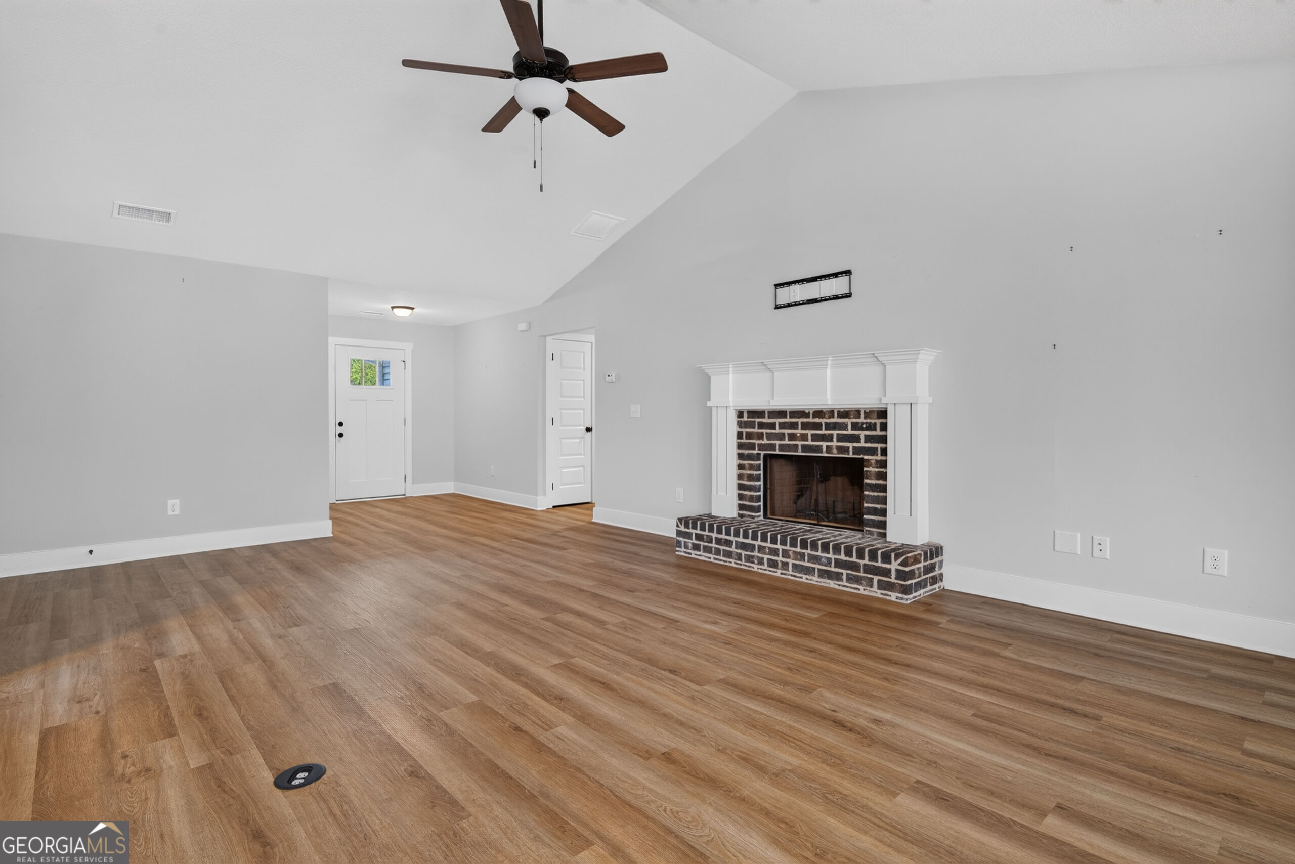 421 Riley Circle NW