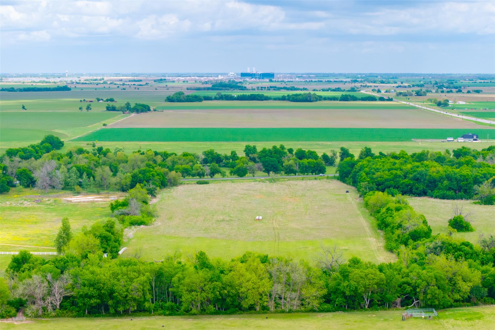 3 Minutes from Samsung: 18.45 Acres of Unrestricted Land in Taylor TX