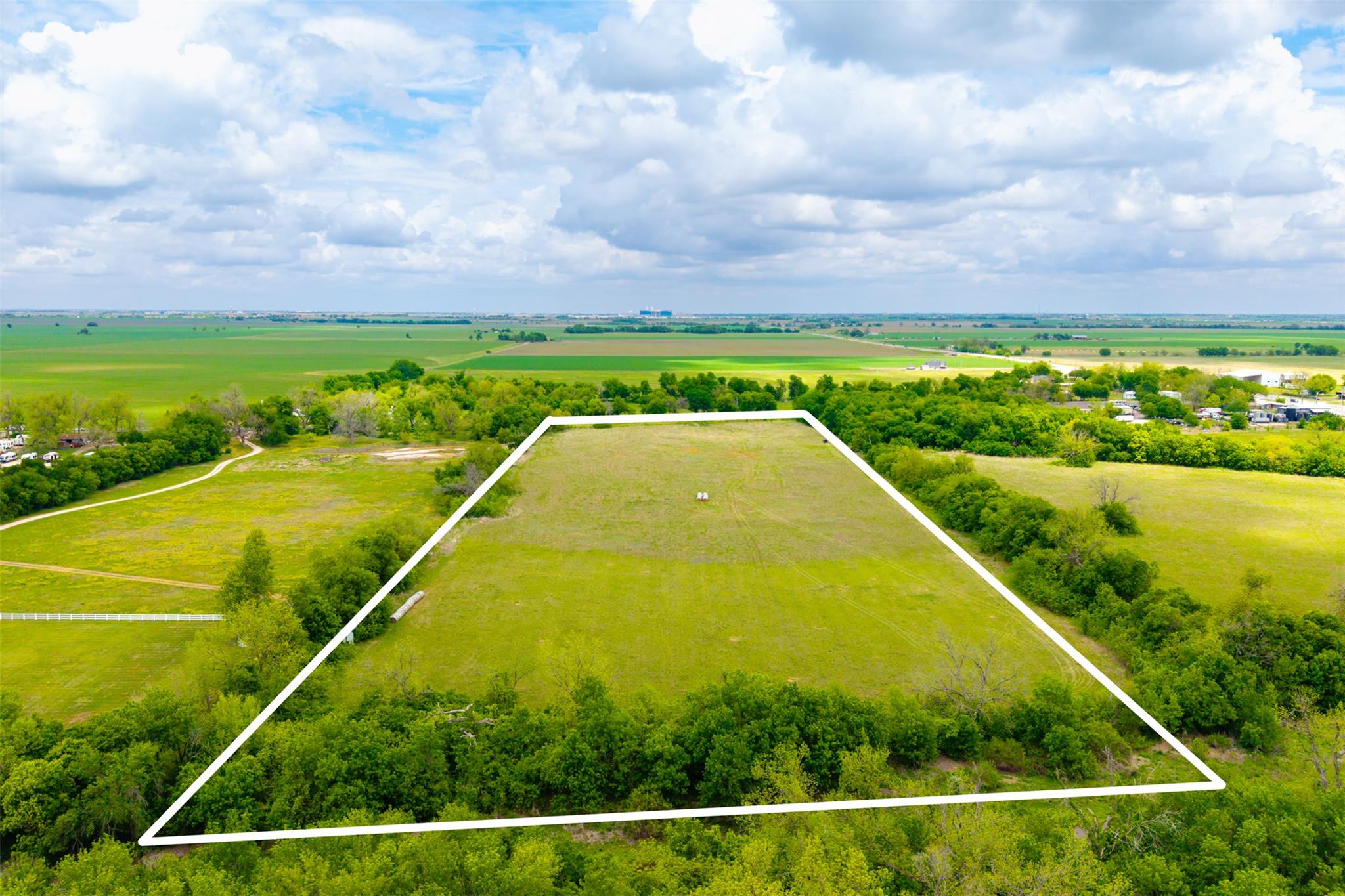 3 Minutes from Samsung: 18.45 Acres of Unrestricted Land in Taylor TX