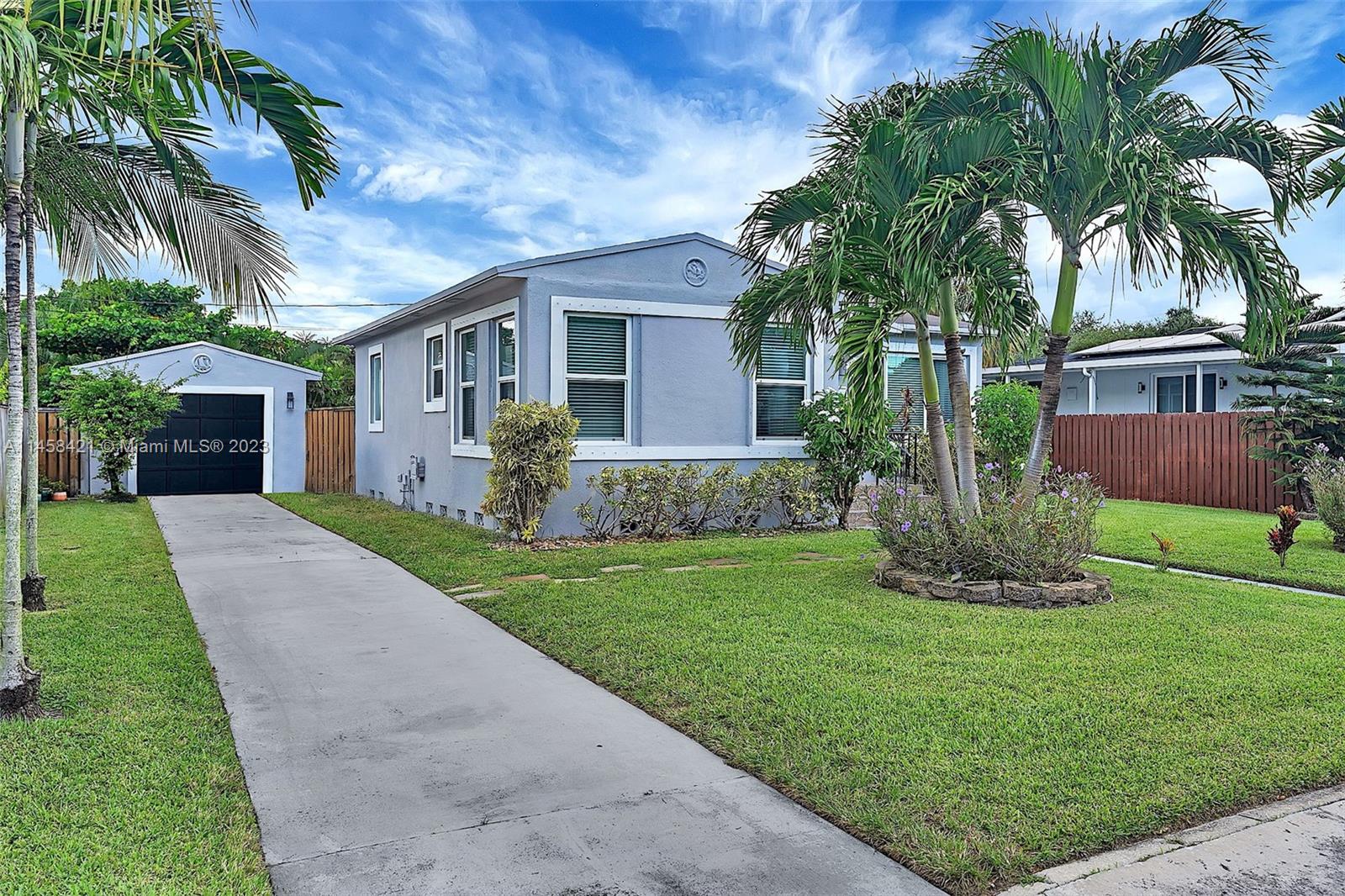 310 S 24th Ave