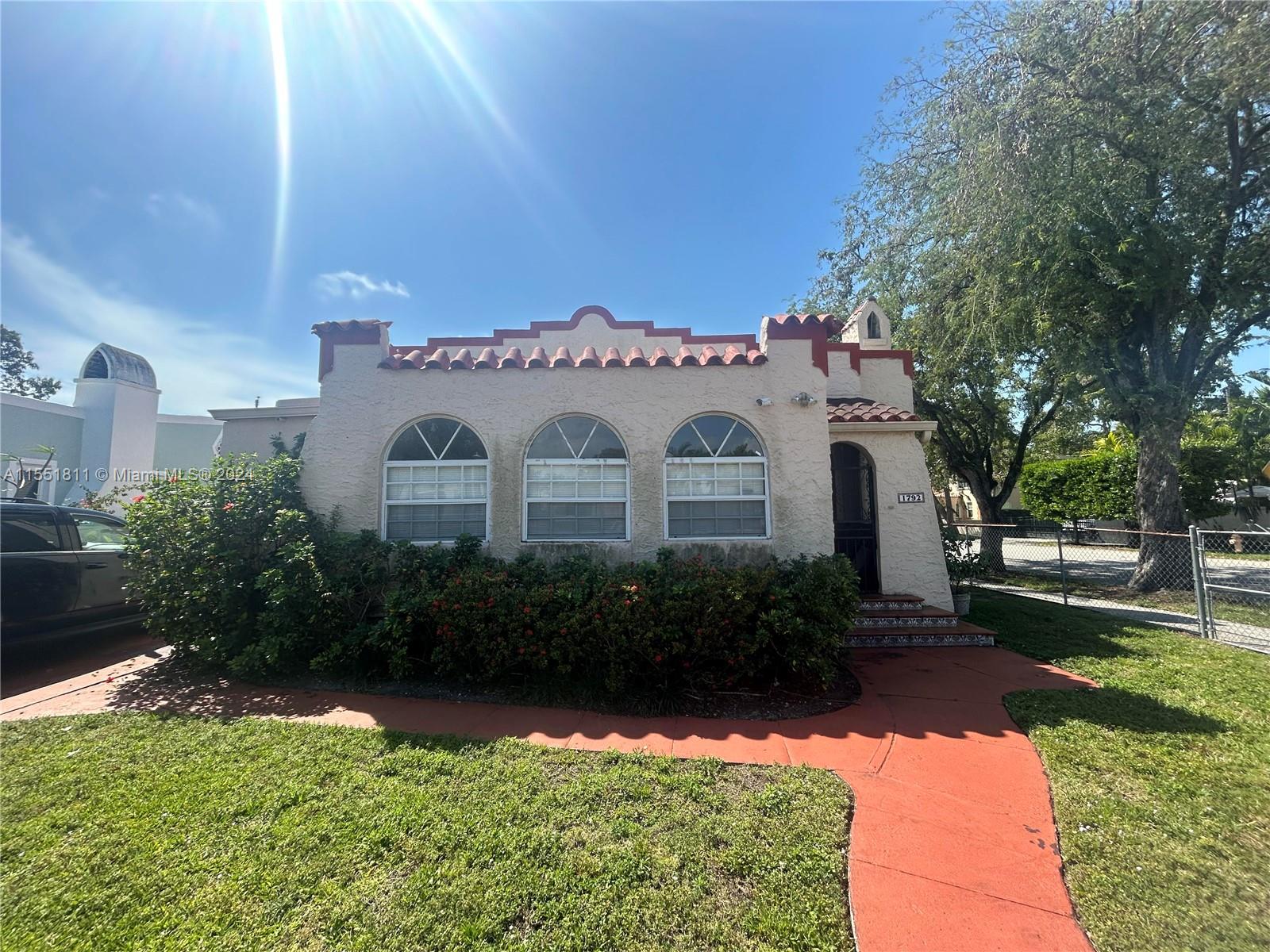 1792 SW 11th Ter