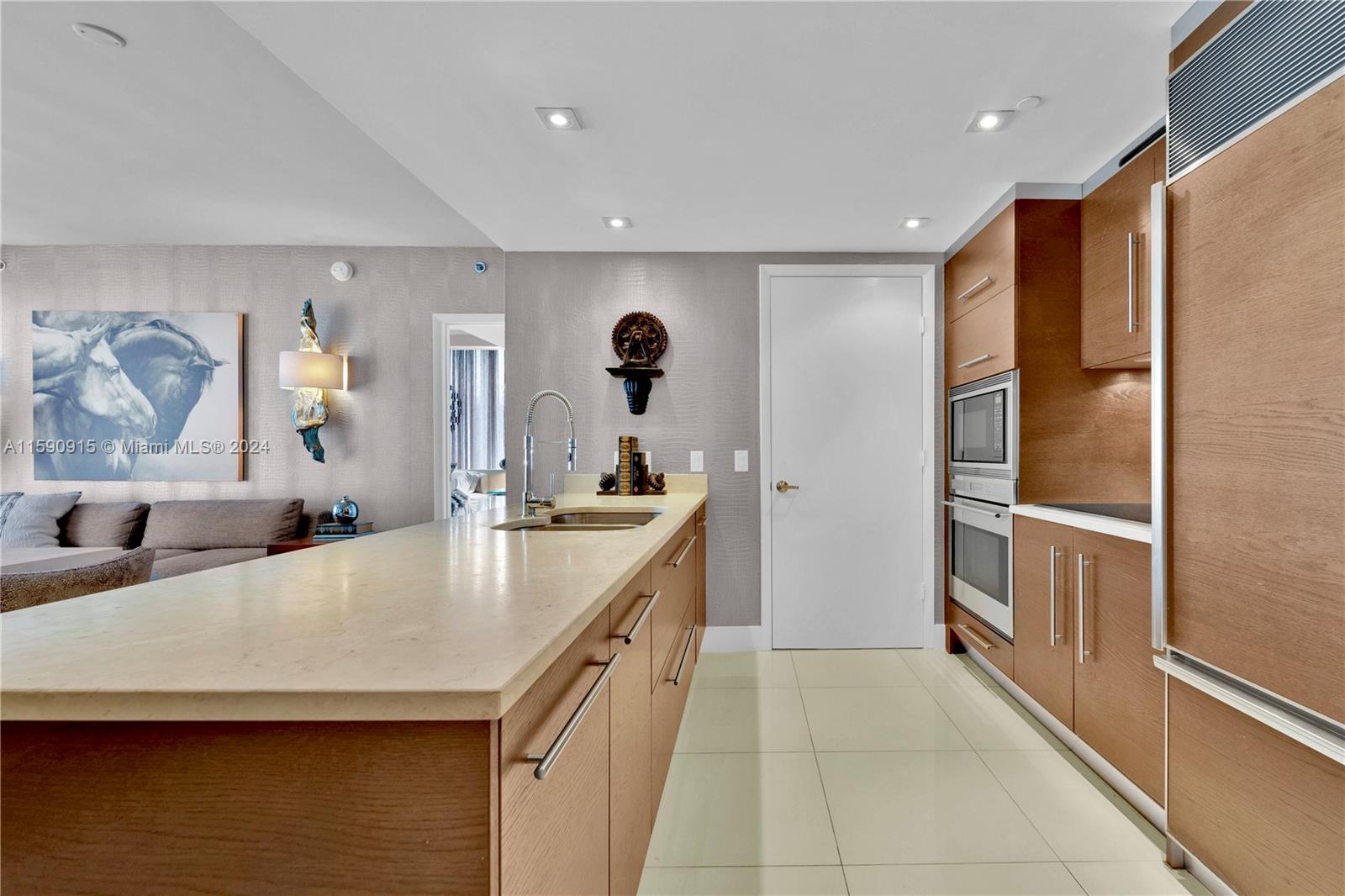 475 Brickell Ave # 5013
