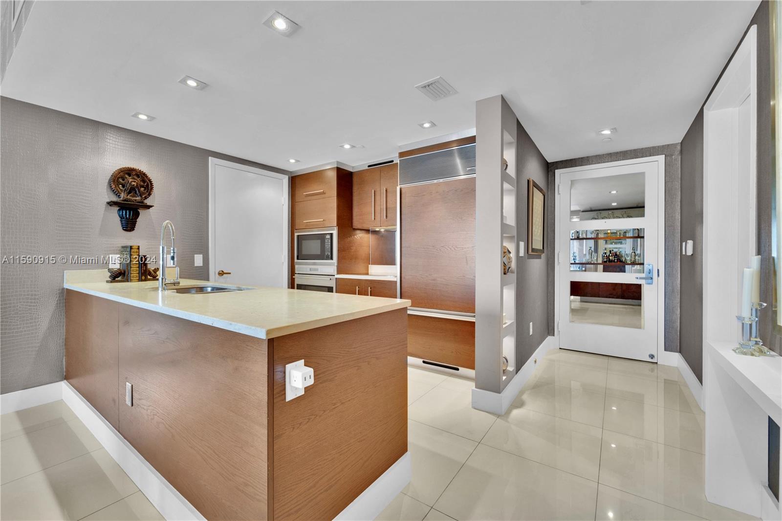 475 Brickell Ave # 5013