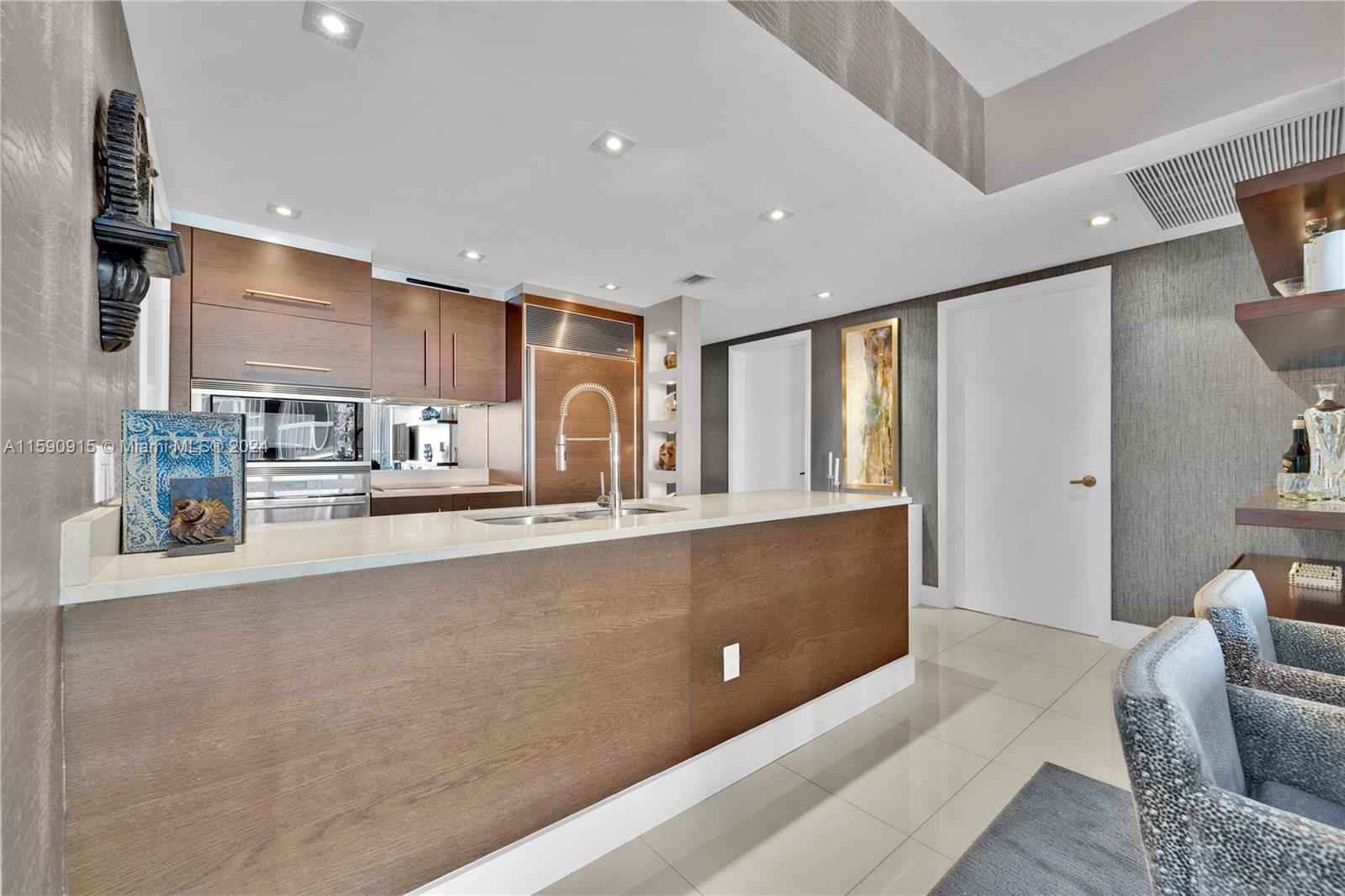 475 Brickell Ave # 5013