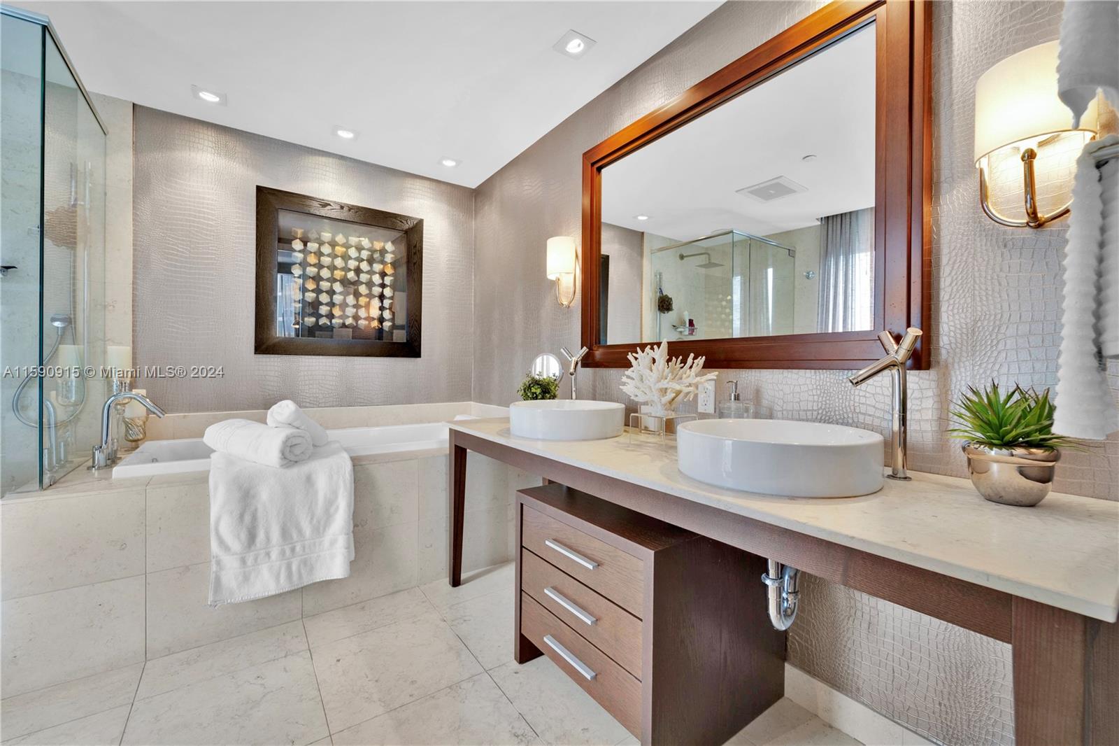 475 Brickell Ave # 5013