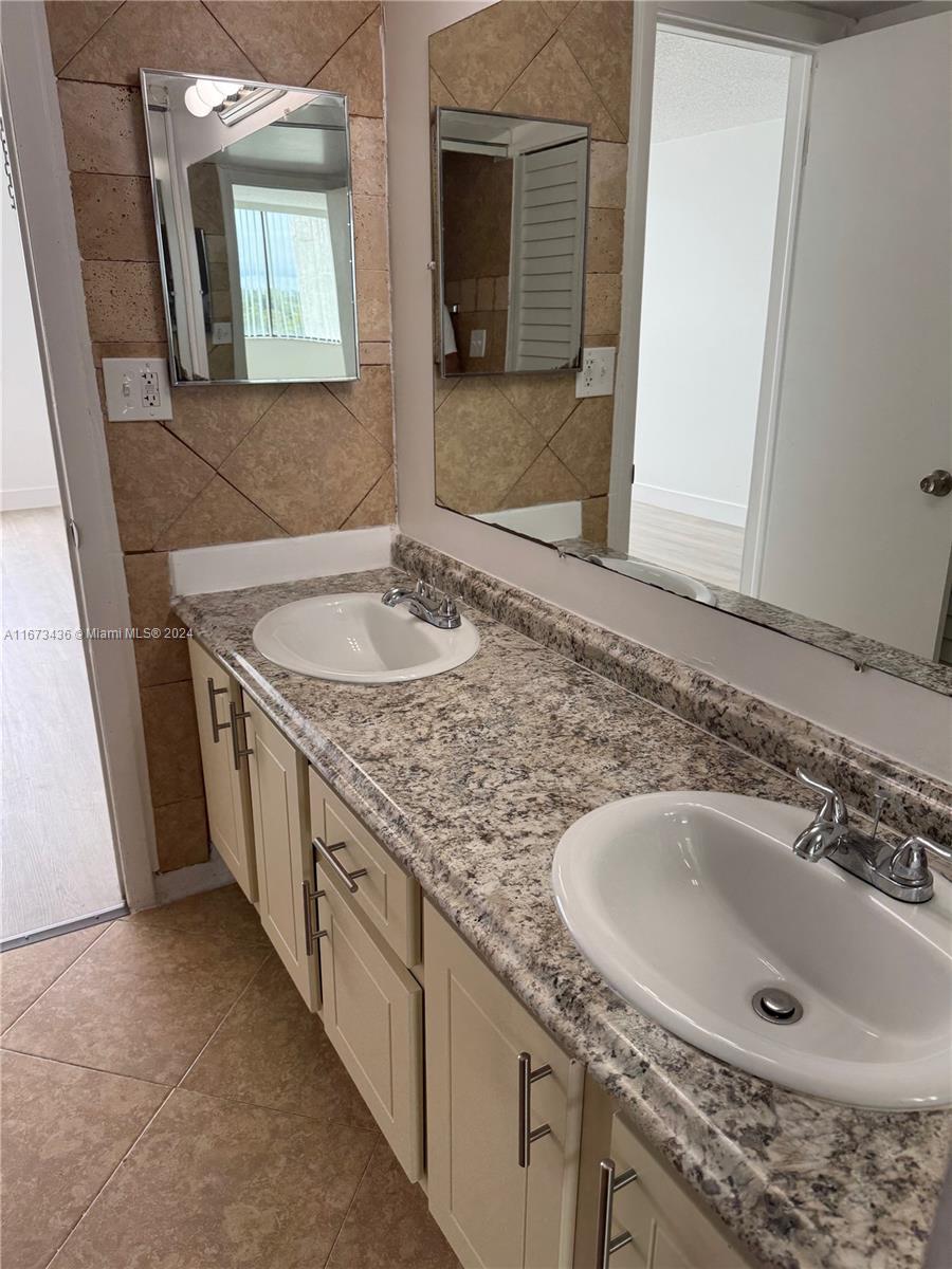 4222 Inverrary Blvd # 4610