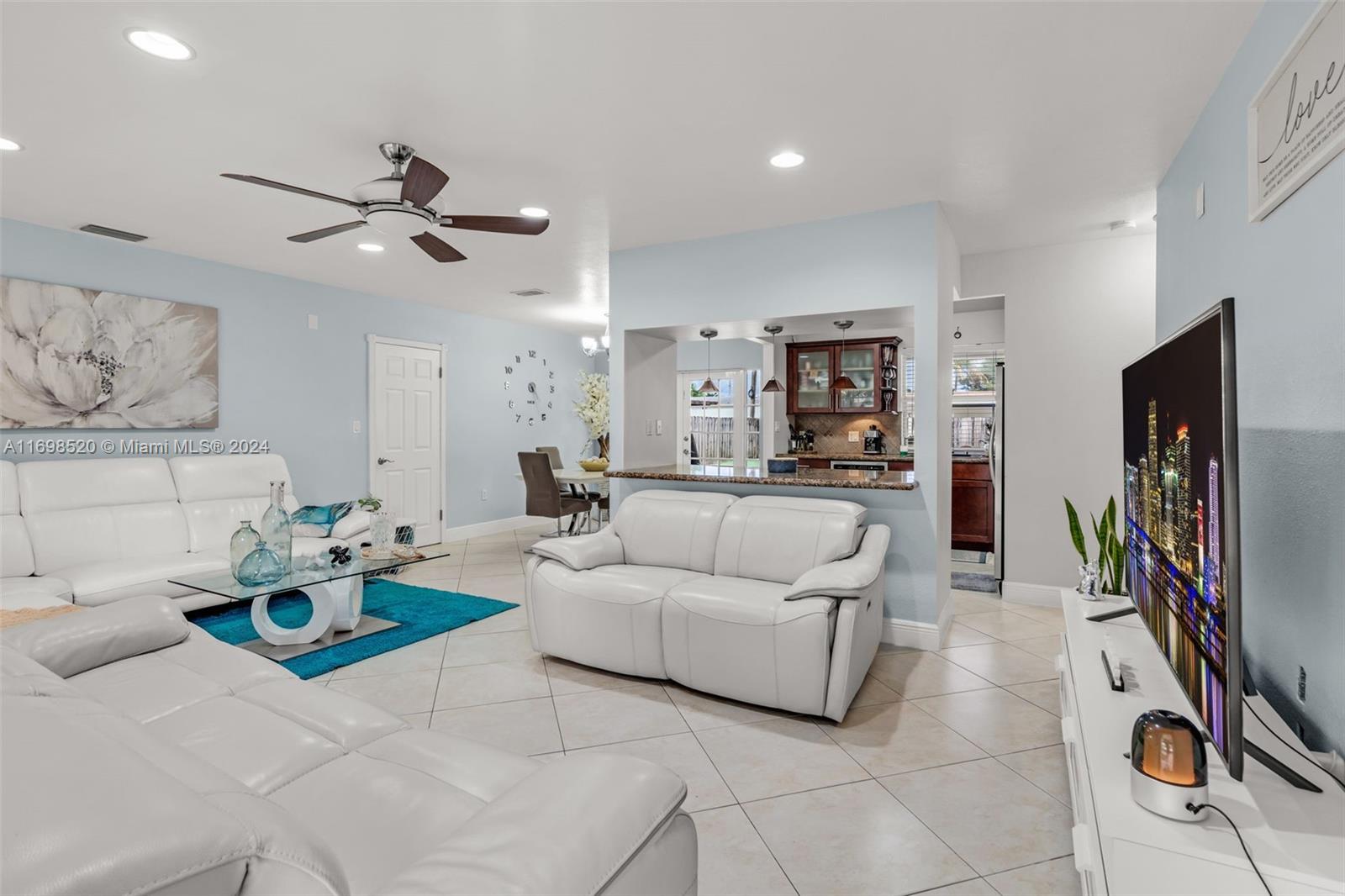 2637 Utopia Dr
