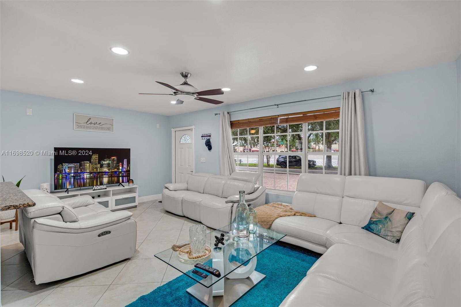 2637 Utopia Dr