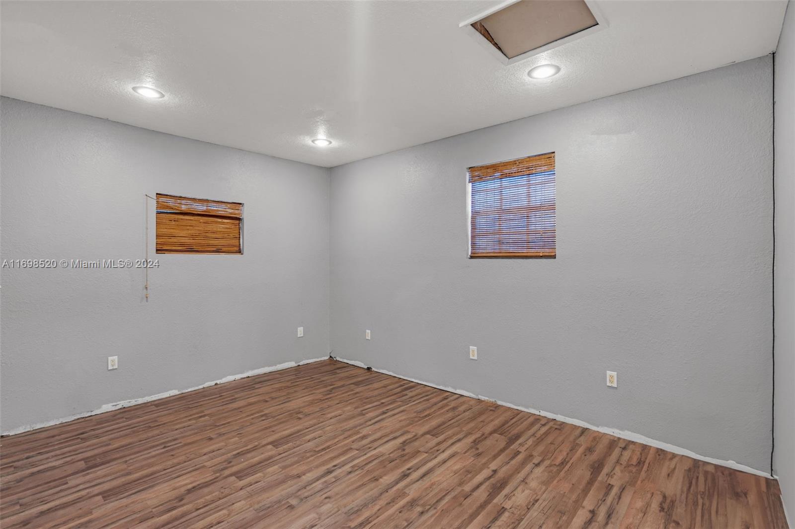 2637 Utopia Dr